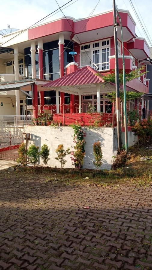 Villa Musti Green Apple CipanasSindanglaya エクステリア 写真